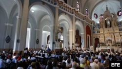 Fotografía del interior de la Basílica Menor del Santuario de Nuestra Señora de la Caridad del Cobre.