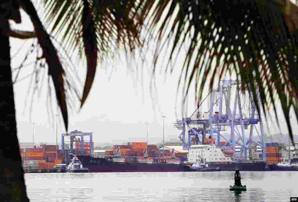 Vista del Chong Chon Gang en el muelle de Manzanillo de la caribeña ciudad de Colón (Panamá).
