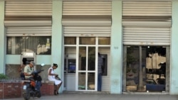 Escasez de efectivo en bancos cubanos dispara venta de turnos y comisiones
 Escasez de efectivo en bancos cubanos dispara venta de turnos y comisiones