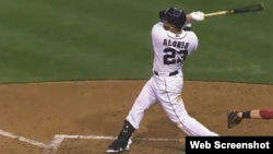 El cubano Yonder Alonso.