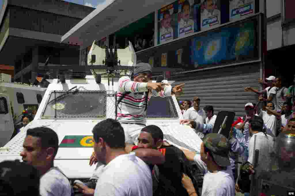 "El día de hoy me presento ante una Justicia injusta, una Justicia corrupta que no juzga de acuerdo a la Constitución y las leyes. Si mi encarcelamiento vale para un despertar del pueblo y para que la mayoría de los venezolanos que queremos un cambio podamos construirlo, valdrá la pena", dijo en su discurso.  