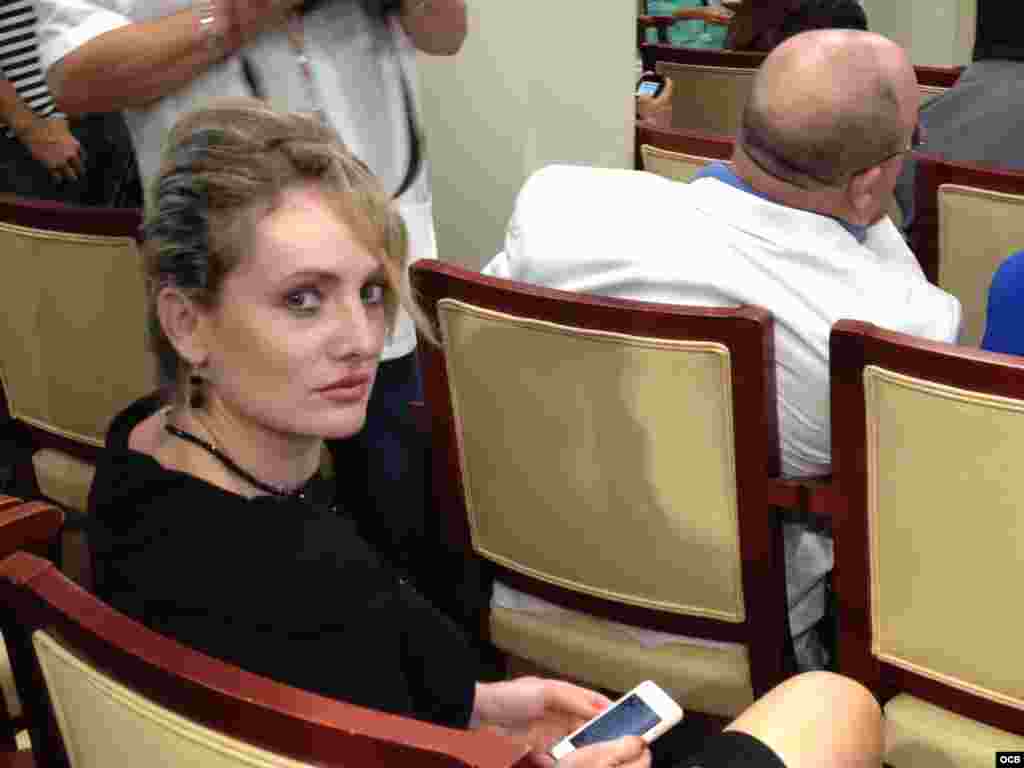 Conferencia de prensa de Rosa María Payá en la Universidad de Miami. Aprece en esta foto Karen Caballero.