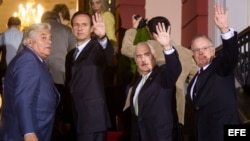 El expresidente de Bolivia Jorge Tuto Quiroga (2i) dijo que la decisión es una cortina de humo para intimidar a los testigos y revertir los resultados favorables a la oposición.