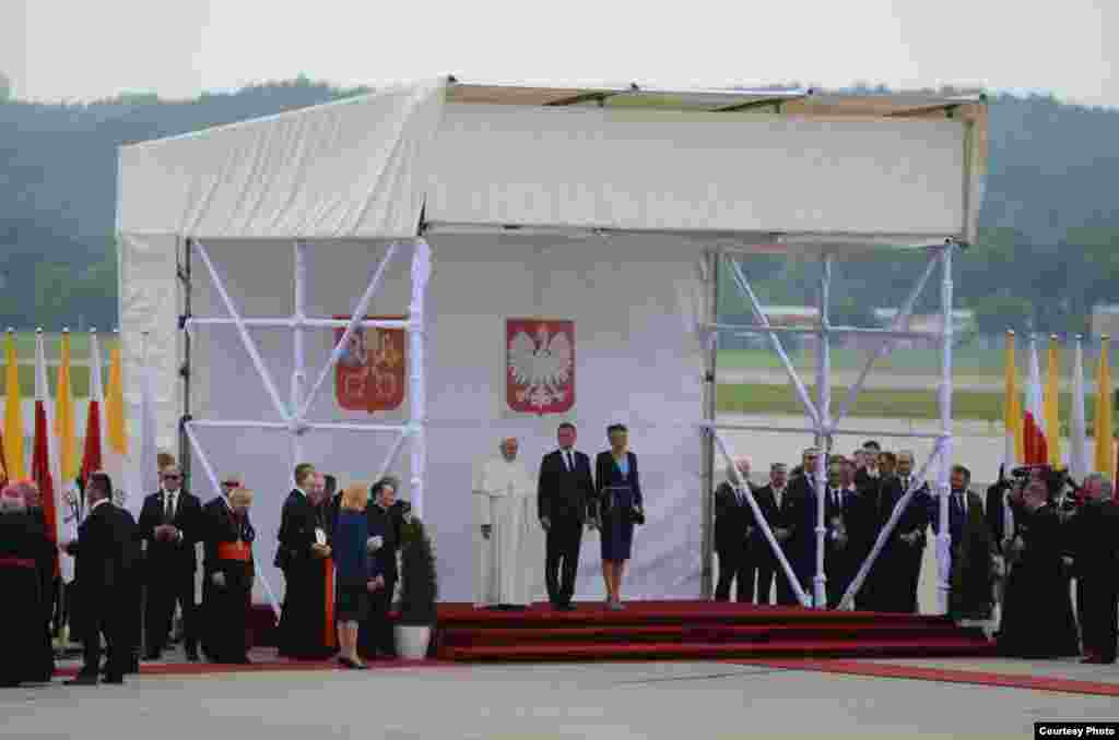 El Papa Francisco llega a Polonia.