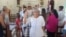 La Dama de Blanco Norma Cabrera, en una iglesia de Matanzas, pide libertad para los presos políticos cubanos. (Facebook/Berta Soler)