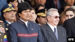 Evo Morales y Raúl Castro.