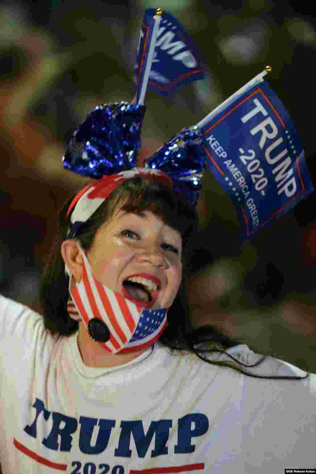 Cubanos se manifiestan dando la victoria a la reelección de Donald Trump.