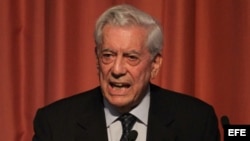 Mario Vargas Llosa habla hoy, jueves 26 de marzo de 2015, en la Universidad de Lima (Perú), durante el seminario internacional "América Latina: oportunidades y desafíos".