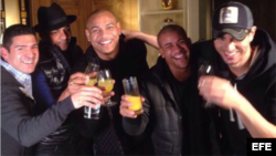 Los intérpretes de Bailando celebraron desde París los Premios Grammy.