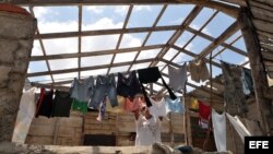 Una tendedera de ropa.