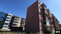 Un edificio de apartamentos en La Habana (Cuba).