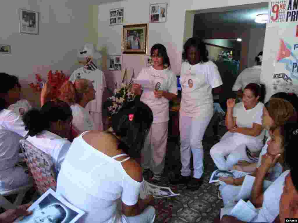 Laura Labrada, hija de Pollán, pronuncia unas palabras de homenaje