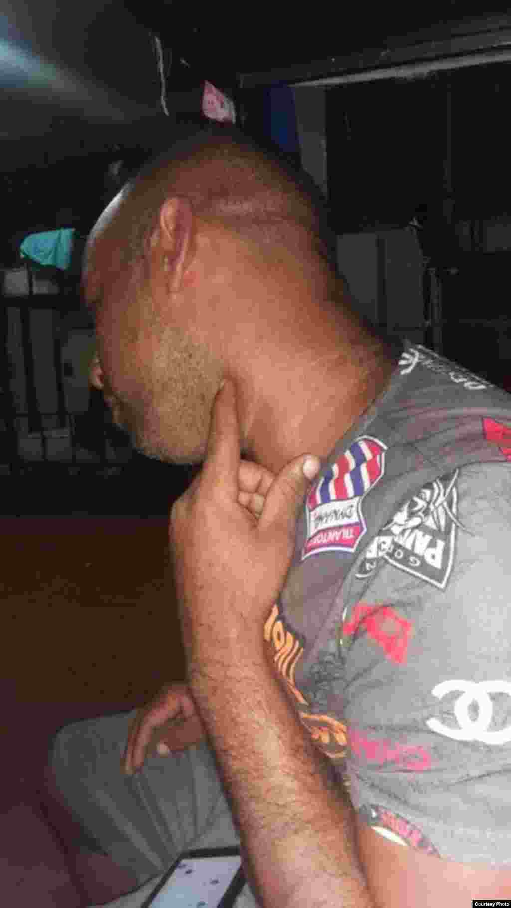 “Nos sacaron a patadas, a punta de armas", asegura uno de los migrantes cubanos.