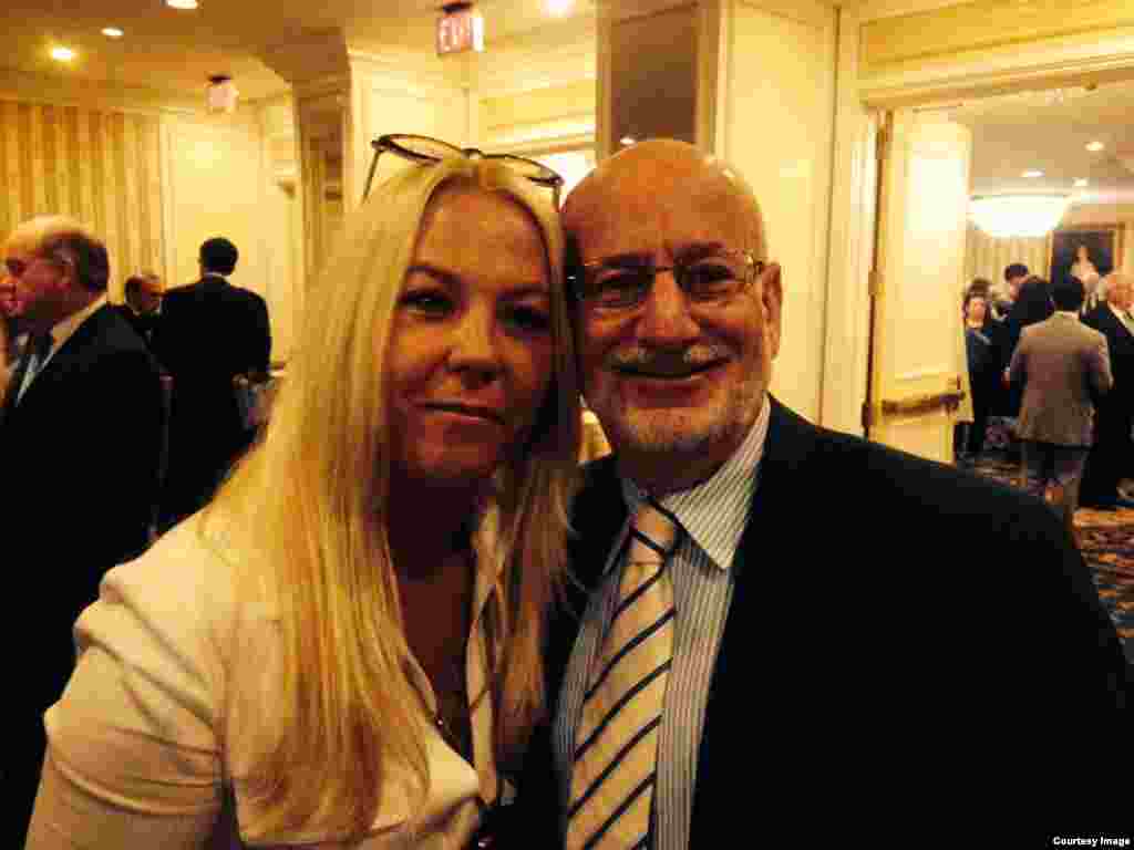 Richard Feinberg, Profesor, Universidad de California, San Diego y Gina Barroso de TV Martí.