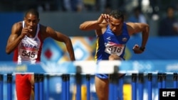 De izquierda a derecha, el cubano Orlando Ortega, el colombiano César Villar.