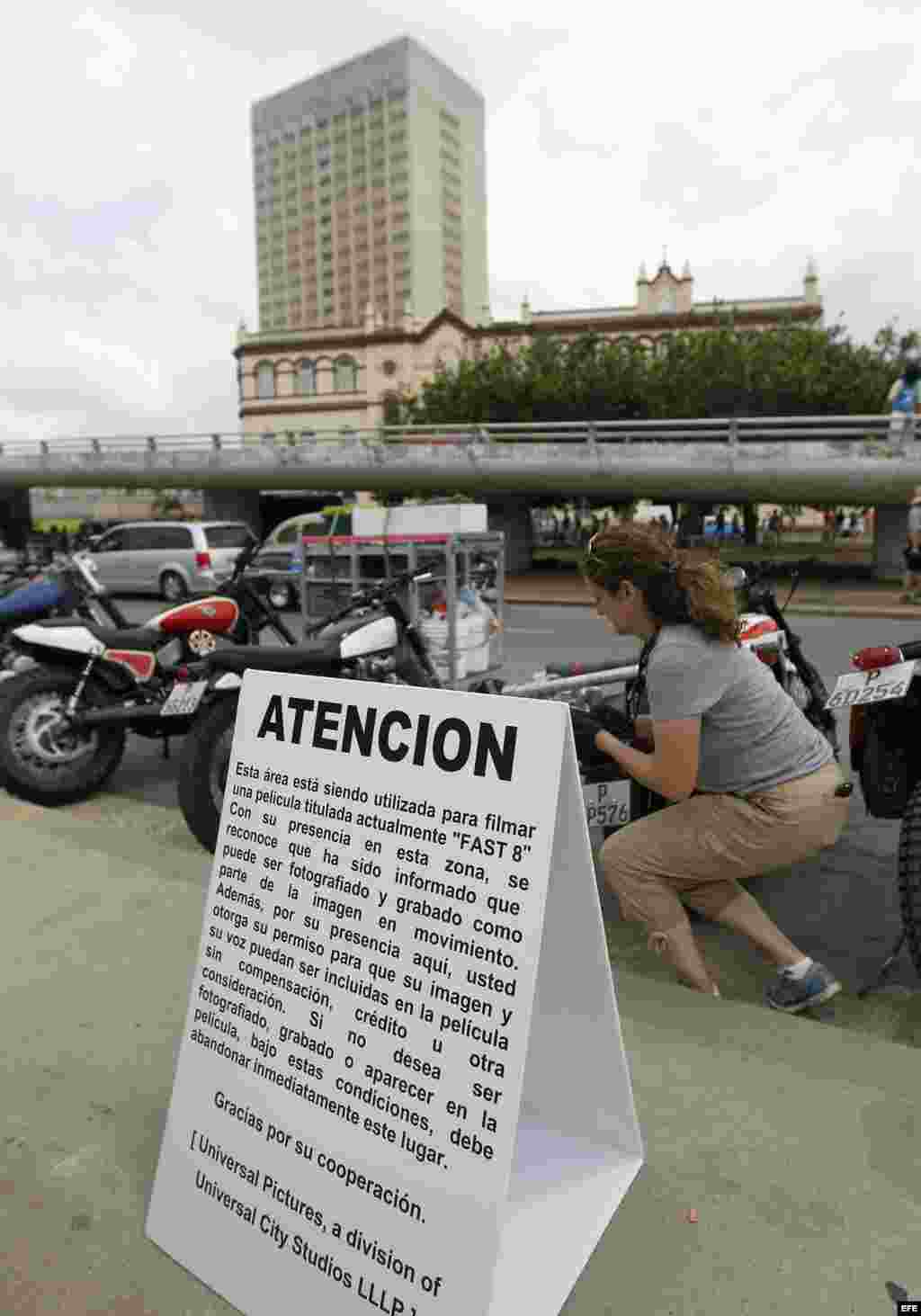Filmación de la película "Fast & Furious 8" (Rápido y Furioso 8) en Cuba en las inmediaciones del Parque Maceo en Centro Habana.