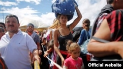 Migrantes venezolanos huyen de la crisis en el país petrolero.