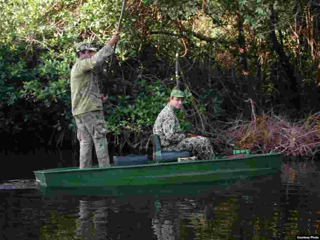 Antonio Castro de cacería, probablemente en La Deseada, propiedad exclusiva de su padre en Pinar del Río. (Luis Domínguez)