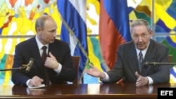 Raúl Castro y Vladimir Putin en La Habana, Cuba.