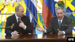 Raúl Castro y Vladimir Putin en La Habana, Cuba.