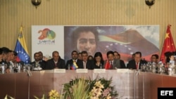 El canciller de Venezuela, Elías Jaua (c), preside la XIII Comisión Mixta de Alto Nivel China-Venezuela hoy, sábado 19 de julio del 2014, en la sede la Cancillería en Caracas (Venezuela), un día antes de la visita de Estado del presidente de China, Xi Ji