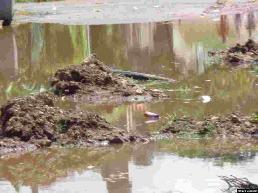 Guanabo las aguas pasan como si fuera una parte del mar y así se mantienen por más de 48 horas hasta que logran correr por las alcantarillas.  