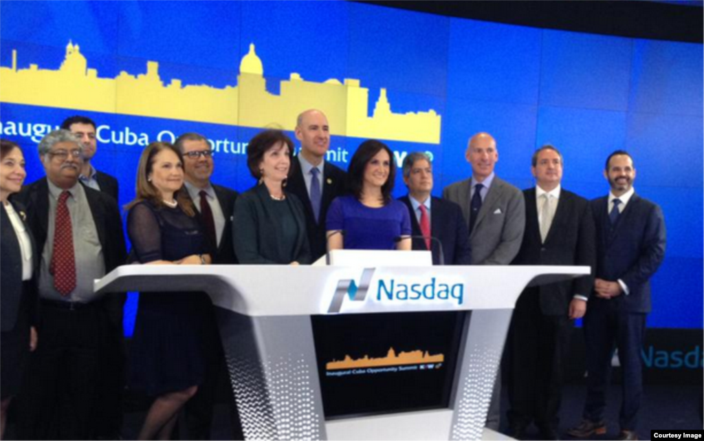 La ceremonia de la campana de arrancada de la jornada bursátil.