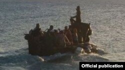 Foto de los balseros en el sitio de noticias oficial del gobierno de Islas Caimán.