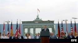Archivo - Ronald Reagan el 12 de Junio de 1987 en su discurso donde pidió el derrumbe del Muro.