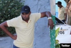 Identifica a los represores: agentes de la Seguridad del Estado en el operativo contra las Damas de Blanco. (Foto: Angel Moya)