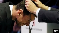 Lionel Messi recibe la Cruz de San Jorge.