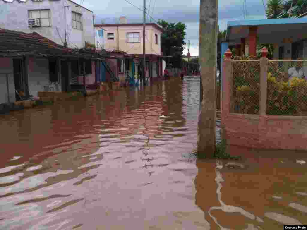  Aguas estancadas en un barrio de Güira de Melena