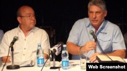 Miguel Barnet (I) junto a Miguel Díaz-Canel durante organización del VIII Congreso de la UNEAC.
