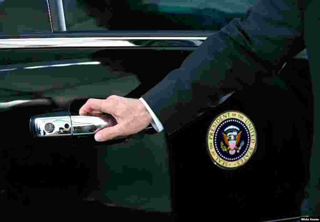 El auto presidencial, conocido como La Bestia.