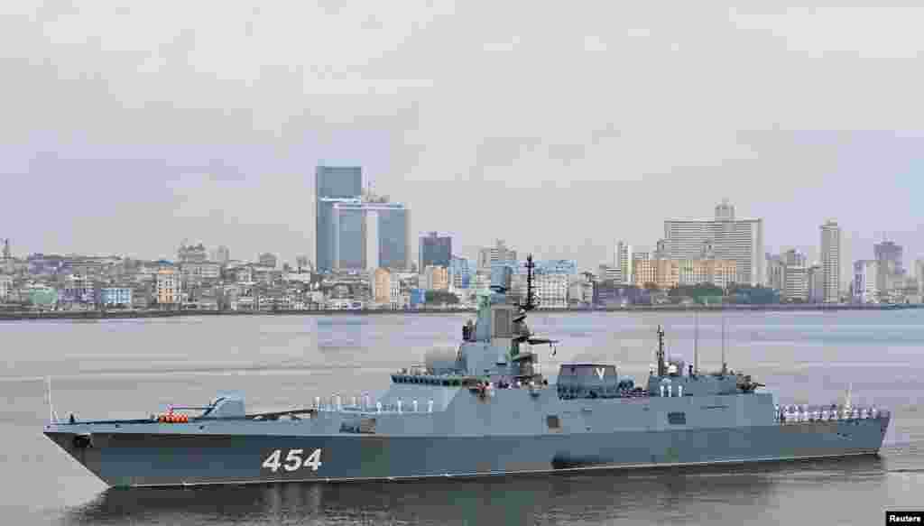 El Ministerio de Defensa de Rusia ha sido muy abierto sobre la escala en La Habana de la fragata "Almirante Gorshkov", el submarino de propulsión nuclear "Kazan", el buque cisterna de suministros marítimos "Akademik Pashin" y el remolcador de rescate oceánico "Nikolai Chiker". "