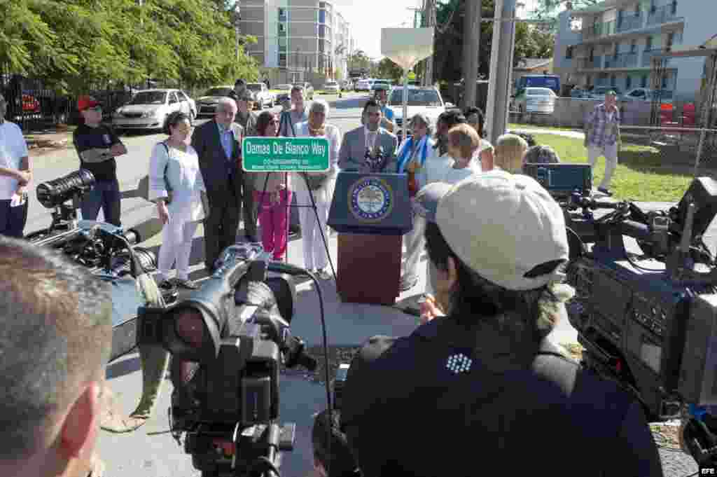 El comisionado de la Ciudad de Miami, Francis Suárez, habla durante la ceremonia.