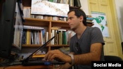 Henry Constantín Ferreiro, ha sufrido el acoso de la Seguridad del Estado por ejercer el Periodismo.