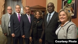 Orlando Gutiérrez Boronat, Mario Diaz-Balart, John Boehner, Yris García Pérez, Jorge Luis García Pérez "Antunez" e Ileana Ros-Lehtinen (i-d).