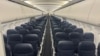 El interior de un avión de Global X Airlines la compañía que realiza los vuelos de deportación desde Estados Unidos a Cuba.