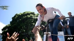 La líder de la oposición venezolana María Corina Machado habló este sábado ante miles de venezolanos en Las Mercedes, Caracas.