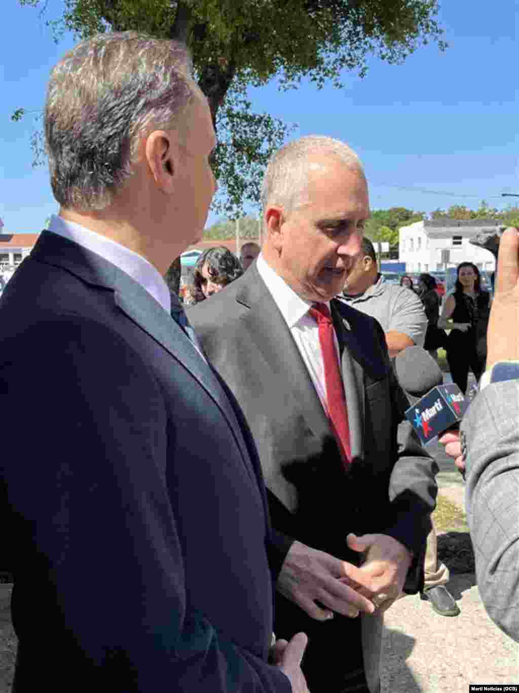 El congresista Mario Díaz-Balart conmovido por el fallecimiento de su hermano Lincoln.