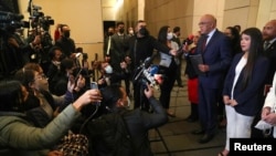 El presidente del Parlamento de Venezuela y jefe del equipo negociador de Nicolás Maduro, Jorge Rpdríguez, habla con la prensa en la Ciudad de México. (REUTERS/Edgard Garrido)