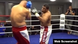 (i-e) Milos Dovedan y Odlanier Solis en acción.