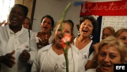 Así celebraron las Damas de Blanco la noticia de que habían sido premiadas con el Sajarov concedido por el Parlamento Europeo por su lucha en favor de los derechos humanos, la democracia y el estado de derecho.