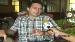 Reconocido escritor cubano obligado a pasar la noche en un calabozo Reconocido escritor cubano obligado a pasar la noche en un calabozo