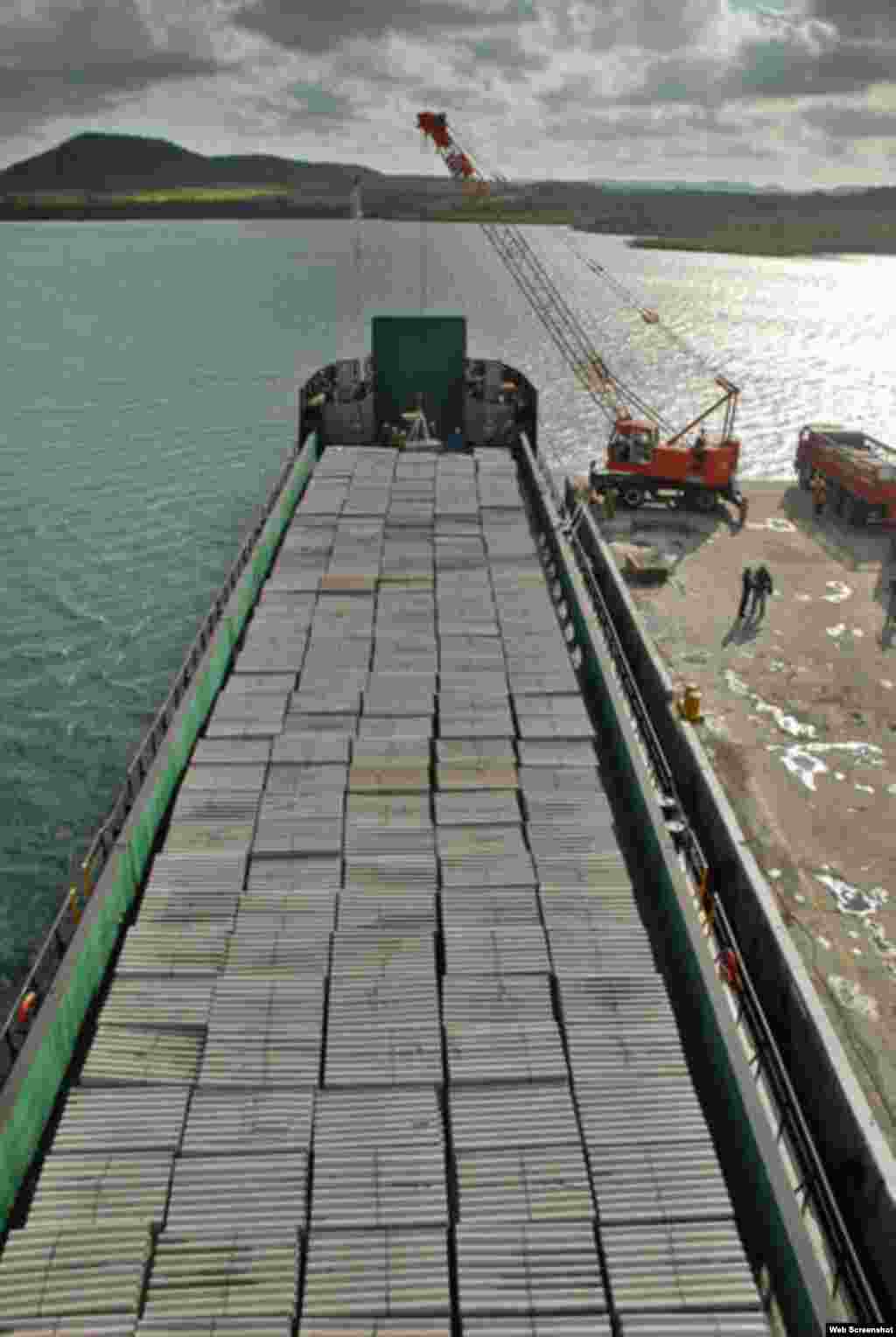 Nuevas regulaciones  autorizan las inversiones en pequeños negocios y en operaciones agrícolas y permien a las companías enviar materiales de construcción y equipamiento para las empresas constructoras cubanas que funcionen de manera privada en la reparación de edificios. 