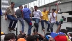 Cientos de opositores a Maduro trancan importantes avenidas de Caracas Cientos de opositores a Maduro trancan importantes avenidas de Caracas