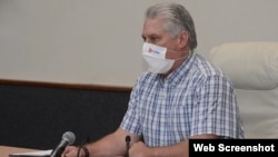 El gobernante cubano Miguel Díaz-Canel, en una reunión con altos directivos del país.