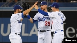 Los Dodgers durante un juego contra los Rockies de Colorado.