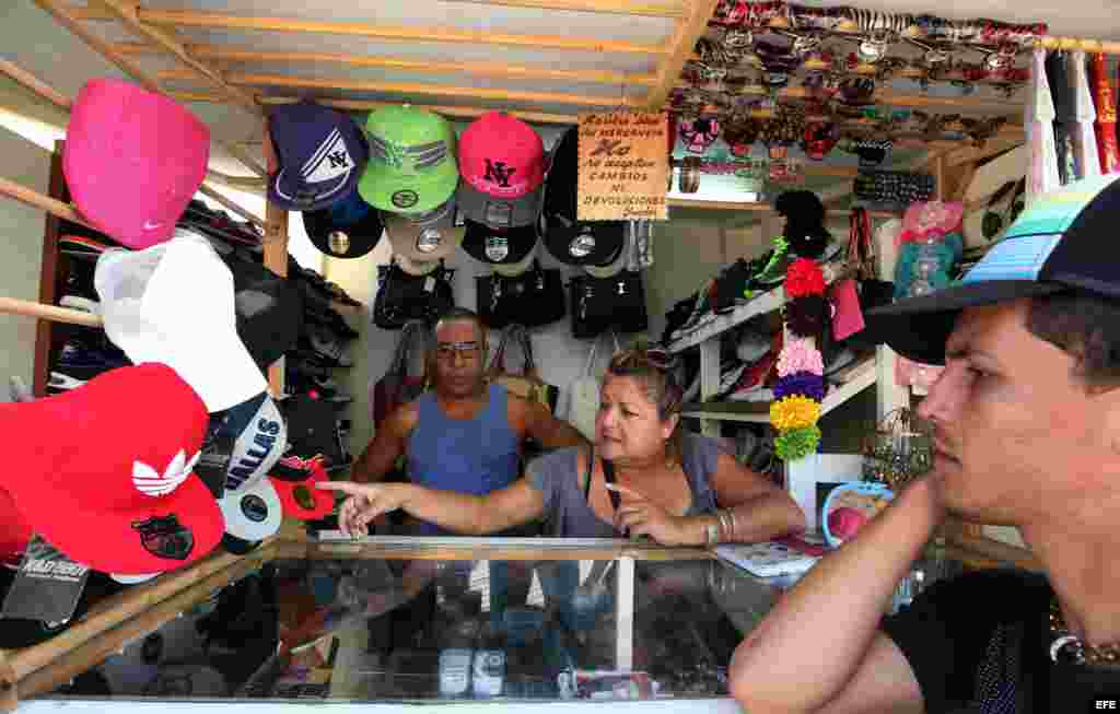 En los últimos dos años, los pequeños negocios privados han sido la principal fuente de empleo de hombres y mujeres, principalmente jóvenes.